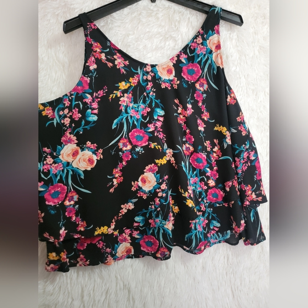 Sweet Heart V Neck Blouse Floral Layered Sleeveless Blouse - Black and Pink XL - Picture 3 of 14